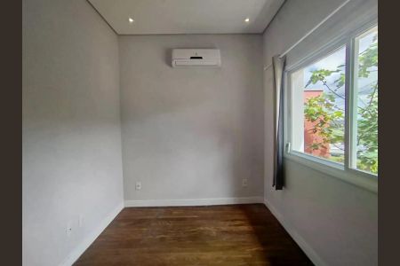 Casa de condomínio para alugar com 240m², 3 quartos e 4 vagas