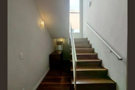 Casa de condomínio para alugar com 240m², 3 quartos e 4 vagas