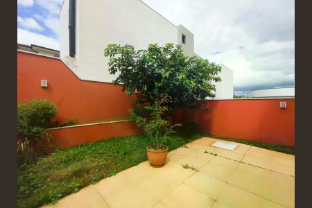 Casa de condomínio para alugar com 240m², 3 quartos e 4 vagas