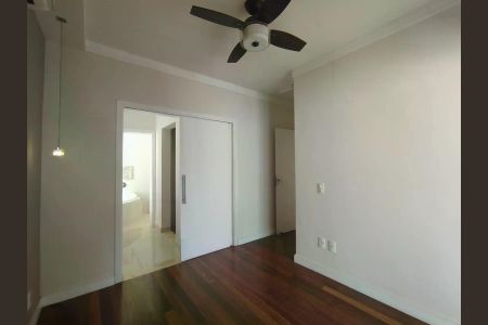 Casa de condomínio para alugar com 240m², 3 quartos e 4 vagas