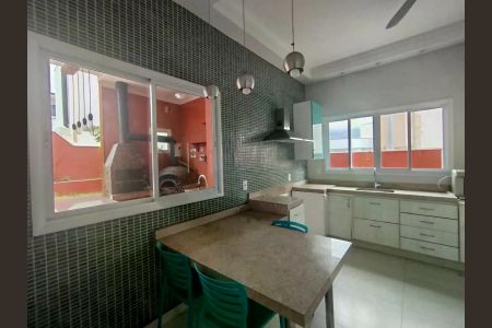 Casa de condomínio para alugar com 240m², 3 quartos e 4 vagas
