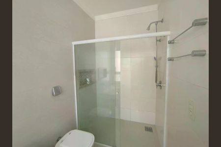 Casa de condomínio para alugar com 240m², 3 quartos e 4 vagas