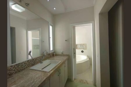 Casa de condomínio para alugar com 240m², 3 quartos e 4 vagas