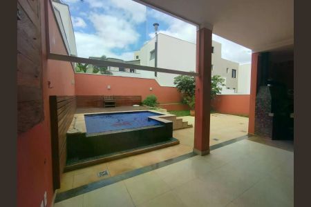 Casa de condomínio para alugar com 240m², 3 quartos e 4 vagas