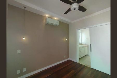 Casa de condomínio para alugar com 240m², 3 quartos e 4 vagas