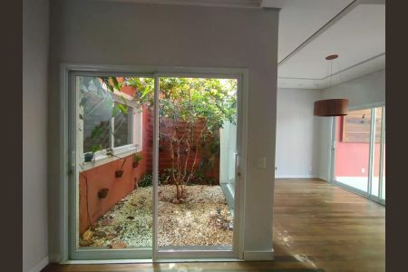 Casa de condomínio para alugar com 240m², 3 quartos e 4 vagas