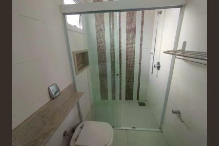 Casa de condomínio para alugar com 240m², 3 quartos e 4 vagas