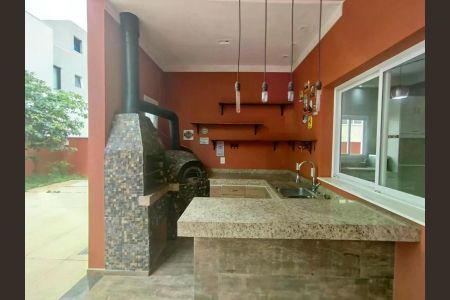 Casa de condomínio para alugar com 240m², 3 quartos e 4 vagas