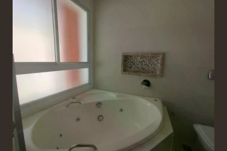 Casa de condomínio para alugar com 240m², 3 quartos e 4 vagas
