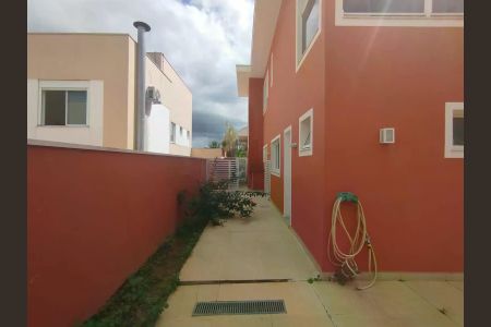Casa de condomínio para alugar com 240m², 3 quartos e 4 vagas
