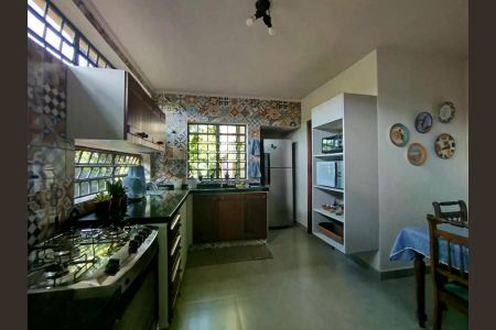 Casa de condomínio à venda com 1382m², 4 quartos e 8 vagas