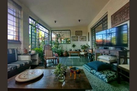 Casa de condomínio à venda com 1382m², 4 quartos e 8 vagas