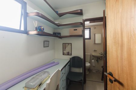 Apartamento para alugar com 179m², 3 quartos e 2 vagasÁrea de Serviço - Quarto de Serviço 