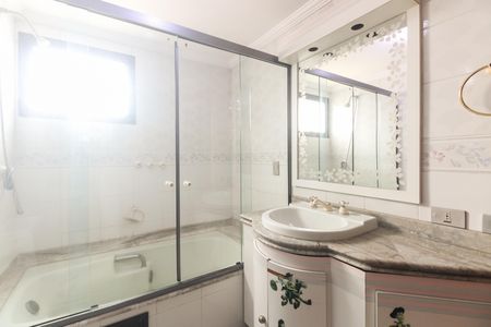 Apartamento para alugar com 179m², 3 quartos e 2 vagasBanheiro Suíte 2 