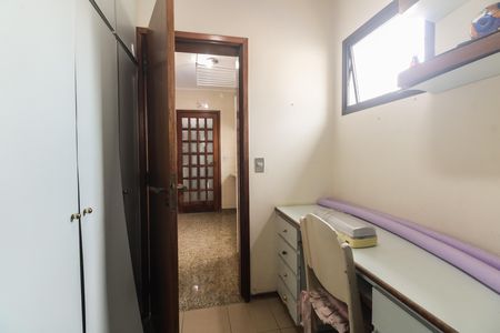 Apartamento para alugar com 179m², 3 quartos e 2 vagasÁrea de Serviço - Quarto de Serviço 