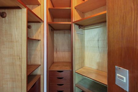 Apartamento para alugar com 179m², 3 quartos e 2 vagasSuíte 1 - Closet 