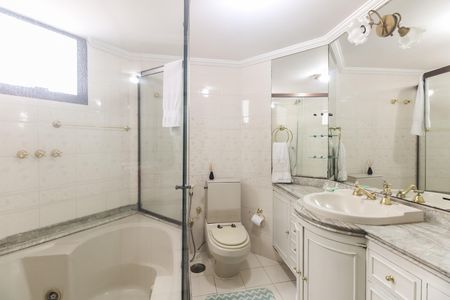 Apartamento para alugar com 179m², 3 quartos e 2 vagasBanheiro Suíte 1