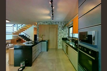Casa de condomínio à venda com 333m², 5 quartos e 4 vagas