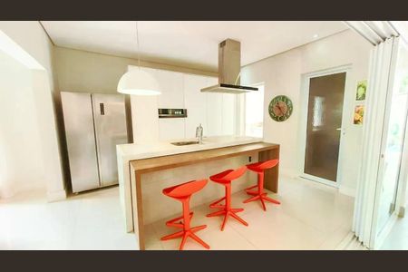 Casa de condomínio para alugar com 276m², 3 quartos e 4 vagas