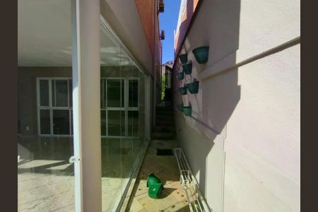 Casa de condomínio para alugar com 200m², 4 quartos e 2 vagas