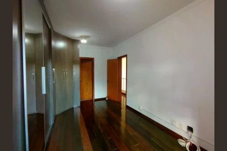 Casa de condomínio para alugar com 200m², 4 quartos e 2 vagas