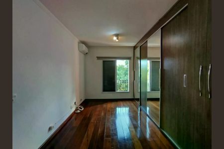 Casa de condomínio para alugar com 200m², 4 quartos e 2 vagas