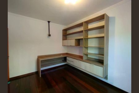 Casa de condomínio para alugar com 200m², 4 quartos e 2 vagas