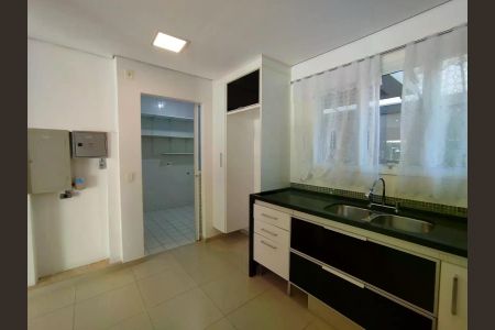 Casa de condomínio para alugar com 200m², 4 quartos e 2 vagas