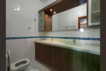 Casa de condomínio para alugar com 200m², 4 quartos e 2 vagas