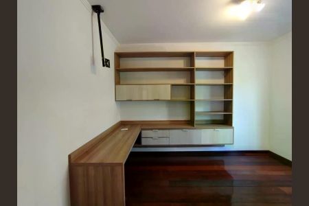 Casa de condomínio para alugar com 200m², 4 quartos e 2 vagas