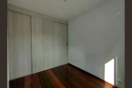 Casa de condomínio para alugar com 200m², 4 quartos e 2 vagas