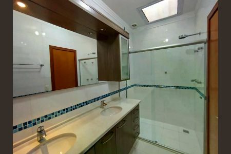 Casa de condomínio para alugar com 200m², 4 quartos e 2 vagas