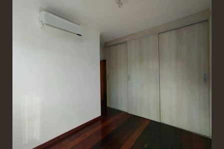 Casa de condomínio para alugar com 200m², 4 quartos e 2 vagas