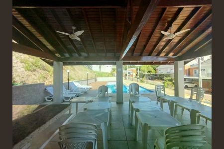 Casa de condomínio para alugar com 200m², 4 quartos e 2 vagas