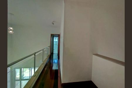Casa de condomínio para alugar com 200m², 4 quartos e 2 vagas
