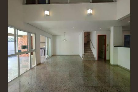 Casa de condomínio para alugar com 200m², 4 quartos e 2 vagas