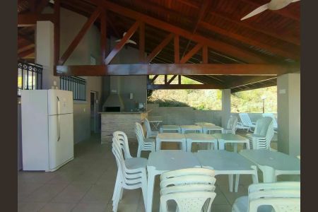 Casa de condomínio para alugar com 200m², 4 quartos e 2 vagas