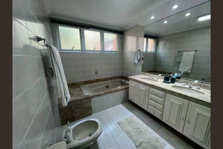 Apartamento à venda com 238m², 3 quartos e 3 vagas