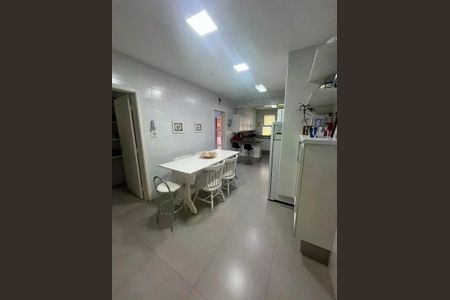 Apartamento à venda com 238m², 3 quartos e 3 vagas