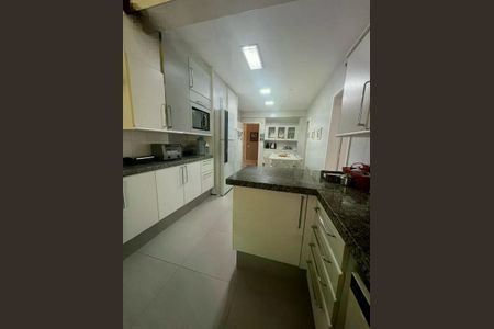 Apartamento à venda com 238m², 3 quartos e 3 vagas