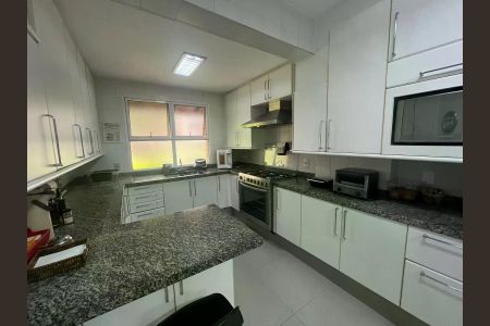 Apartamento à venda com 238m², 3 quartos e 3 vagas