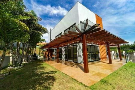 Casa de condomínio à venda com 128m², 3 quartos e 4 vagas