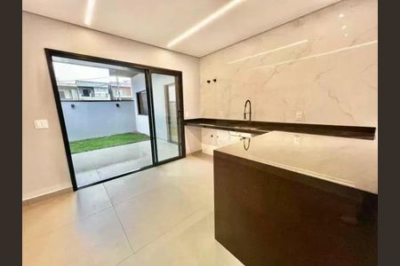 Casa de condomínio à venda com 128m², 3 quartos e 4 vagas