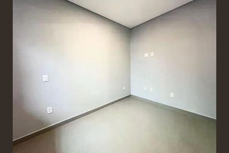 Casa de condomínio à venda com 128m², 3 quartos e 4 vagas