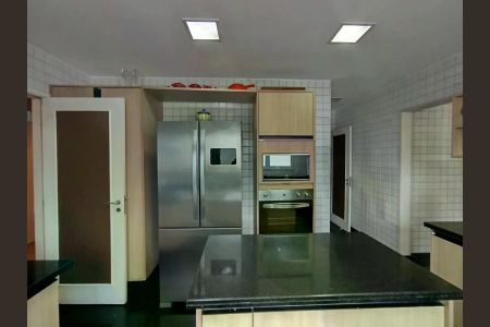 Apartamento à venda com 241m², 4 quartos e 4 vagas