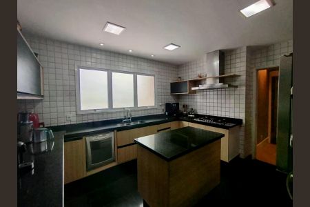 Apartamento à venda com 241m², 4 quartos e 4 vagas