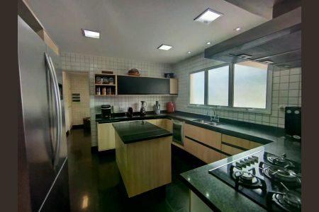 Apartamento à venda com 241m², 4 quartos e 4 vagas