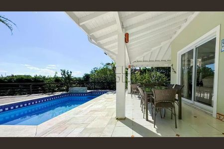 Casa de condomínio à venda com 353m², 5 quartos e 4 vagas