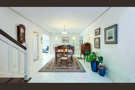 Casa de condomínio à venda com 353m², 5 quartos e 4 vagas