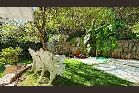 Casa de condomínio à venda com 353m², 5 quartos e 4 vagas